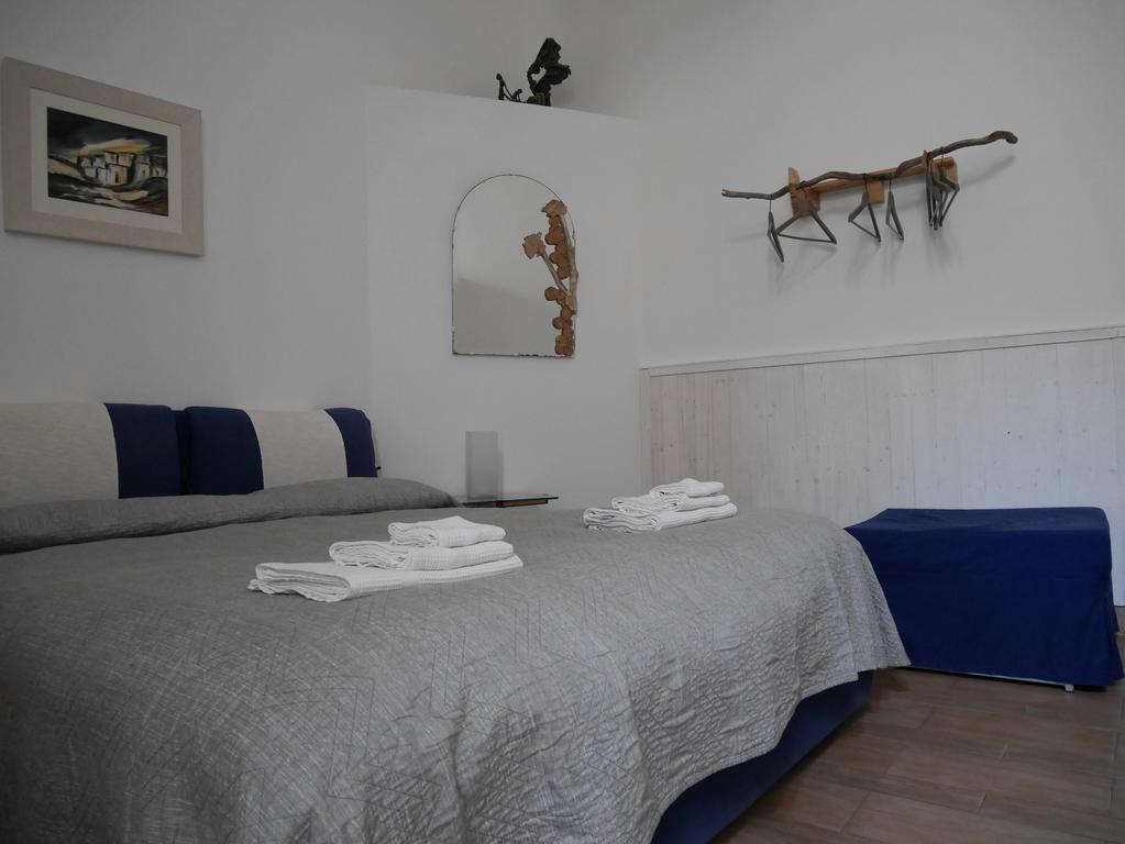 4 Camere A Trani Extérieur photo