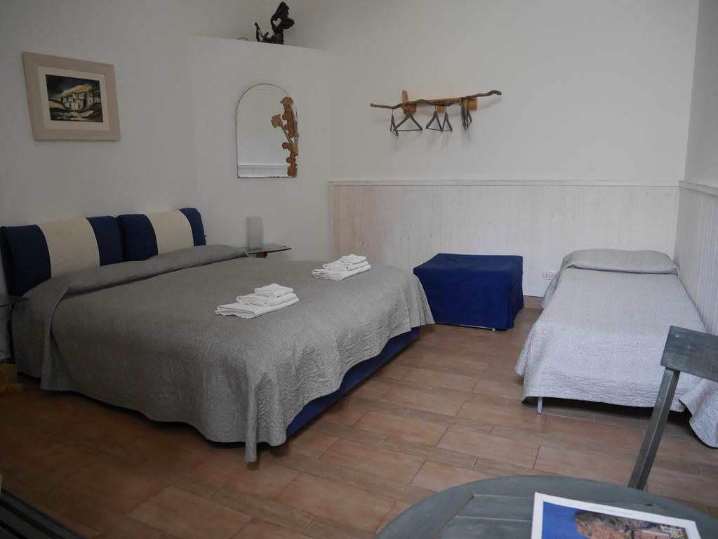 4 Camere A Trani Extérieur photo