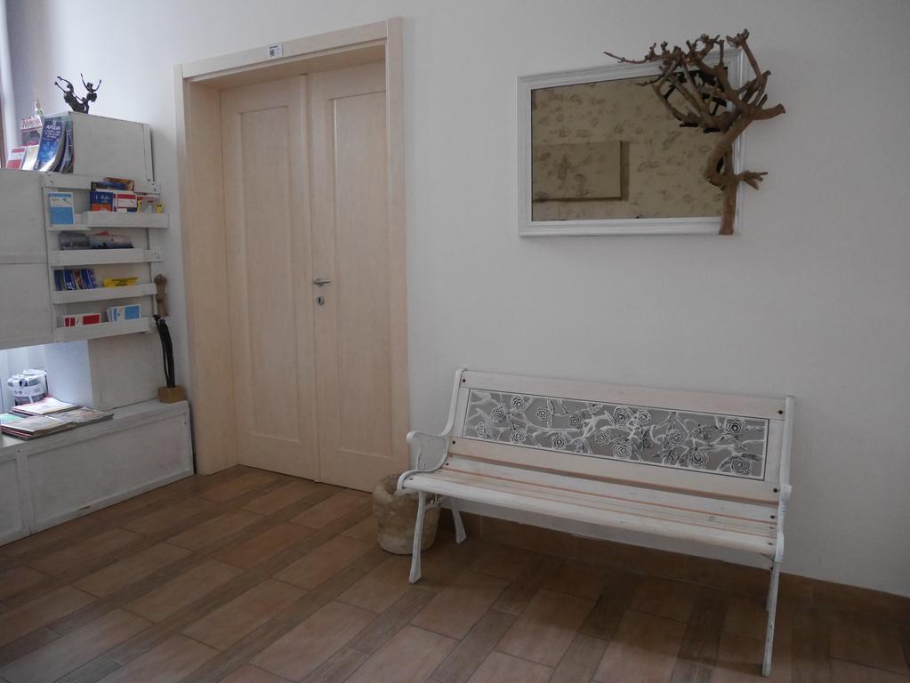4 Camere A Trani Extérieur photo